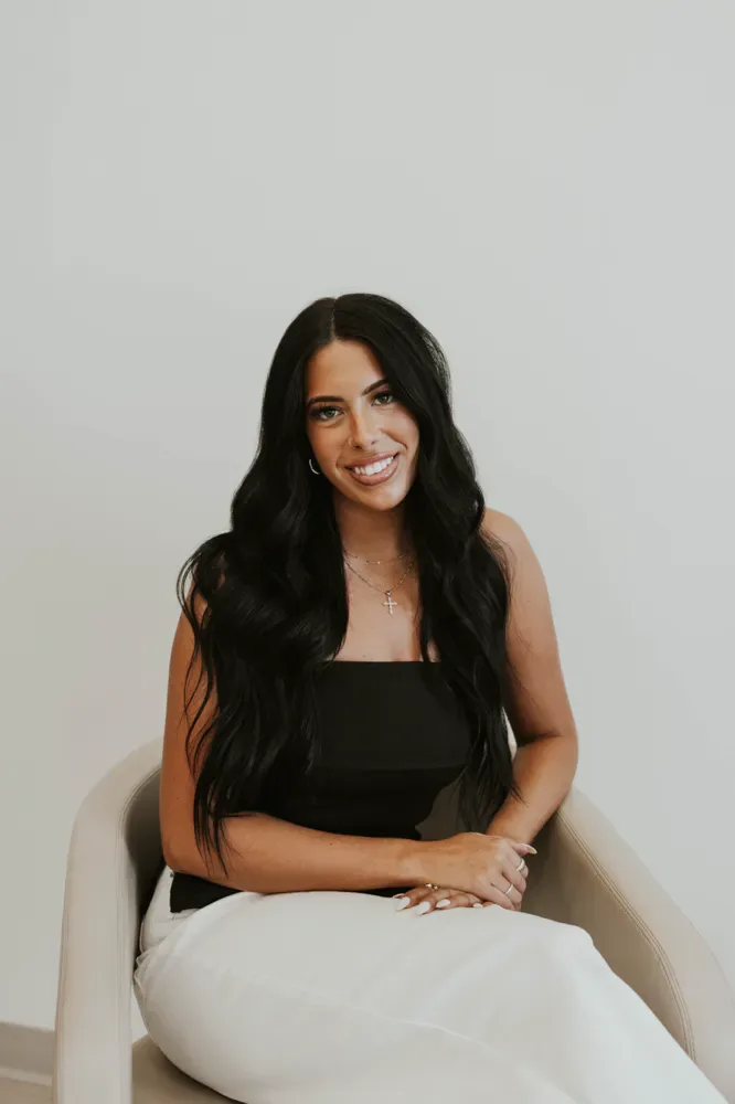 Quinn, Stylist and Social Media at Salon Elite
